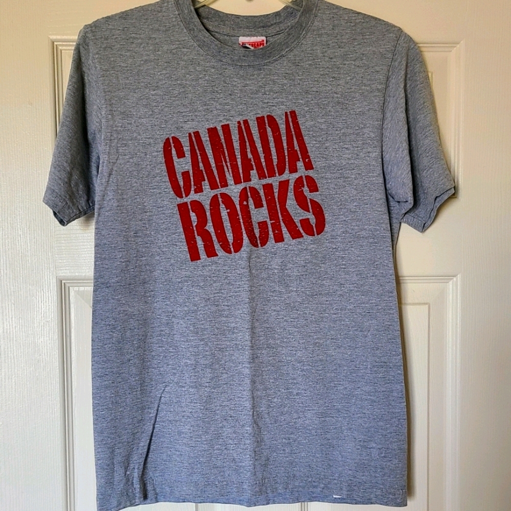 90s Vintage Canada Rocks Cityscape Tee Size Sm
